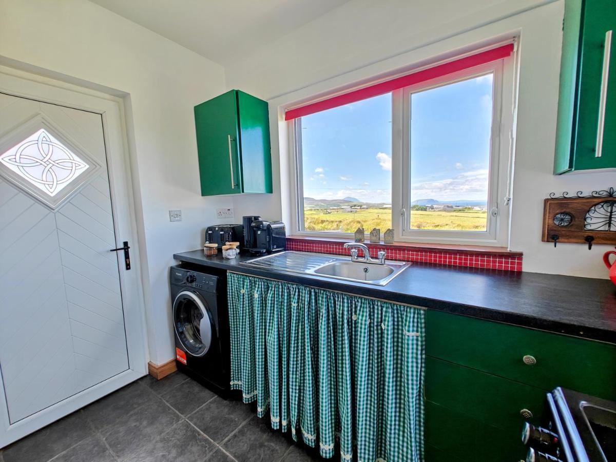 Teach Roisin-Traditional Irish Holiday Cottage In Malin Head. Exteriör bild